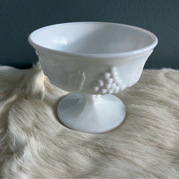 Indiana Glass Harvest Grape Vintage Milk Glass Dessert Bowl - Picture 7 of 7